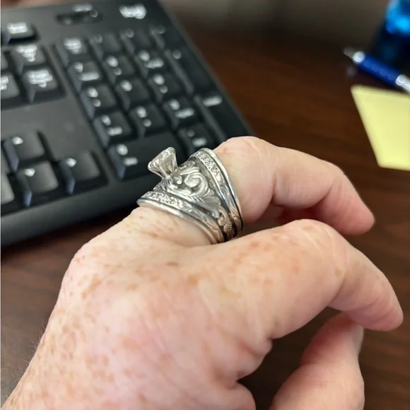 Hyo Siler size 9! I bought it and it’s just a bit too big. - Picture 5 of 7